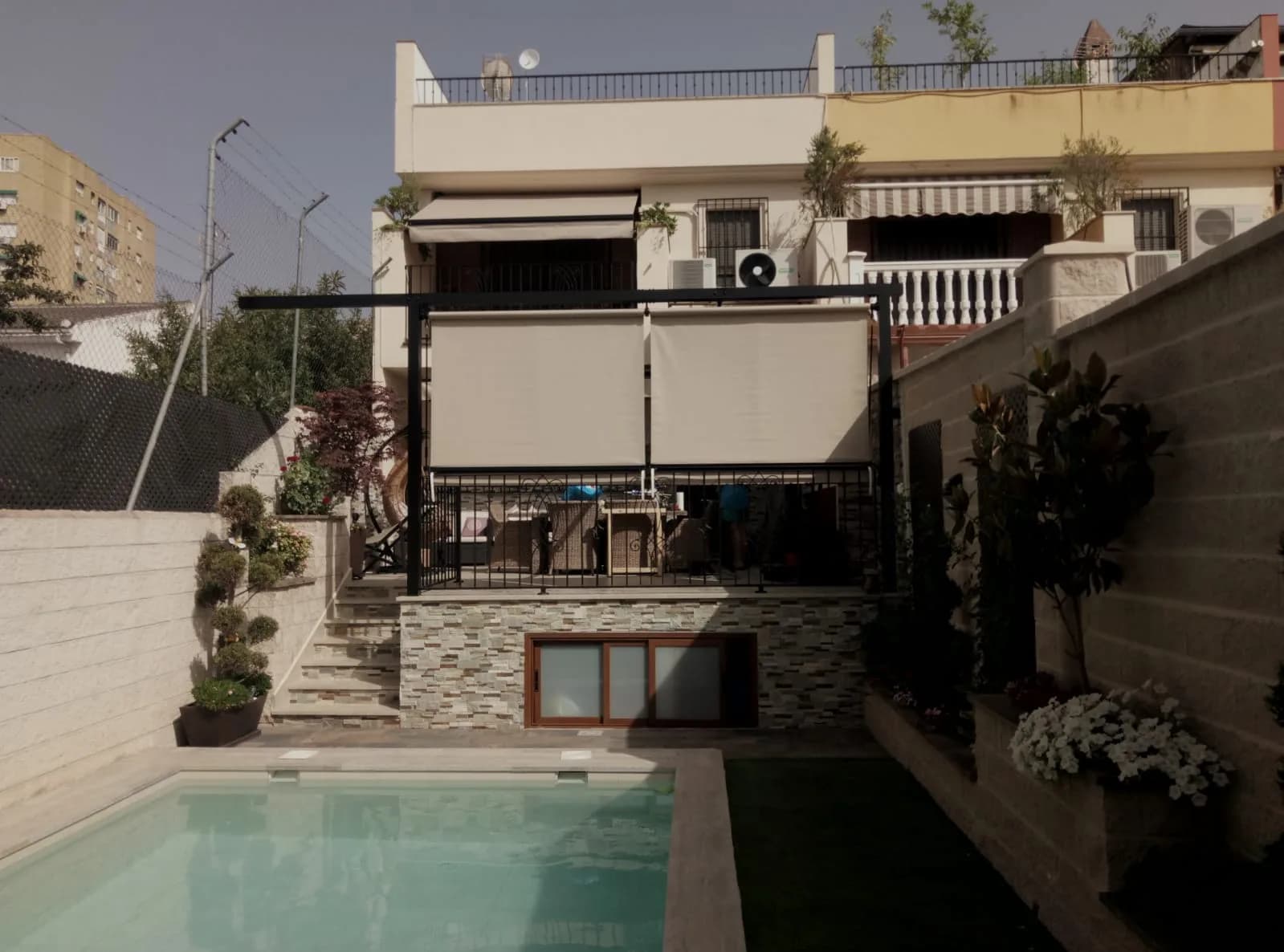 Toldo y Estores SAXUN en Terraza Exterior